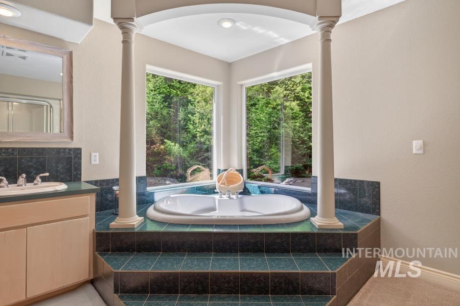 1761 Little Bear Ridge, Troy, Idaho 83871, 3 Bedrooms, 3 Bathrooms, Residential For Sale, Price $1,100,000, 98987768