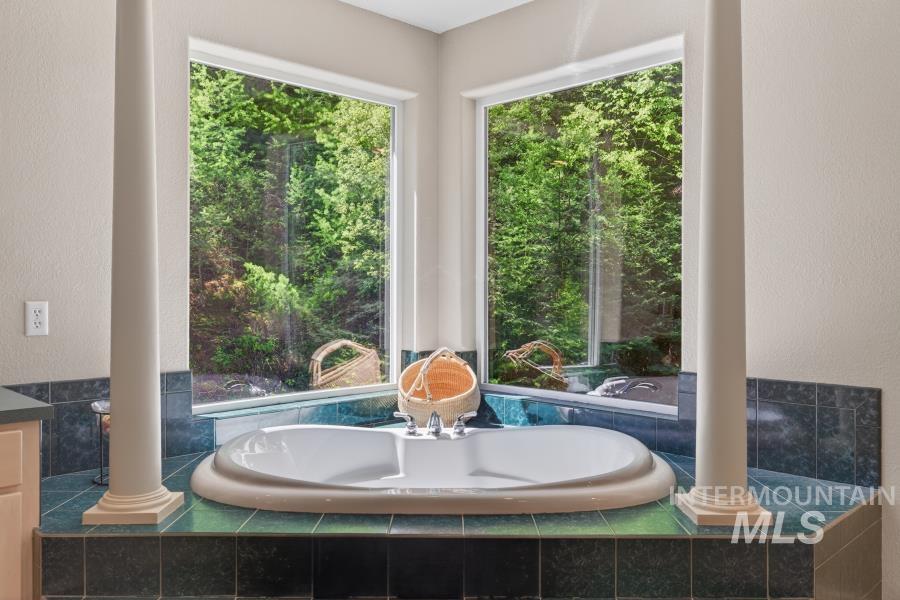 1761 Little Bear Ridge, Troy, Idaho 83871, 3 Bedrooms, 3 Bathrooms, Residential For Sale, Price $1,100,000, 98987768