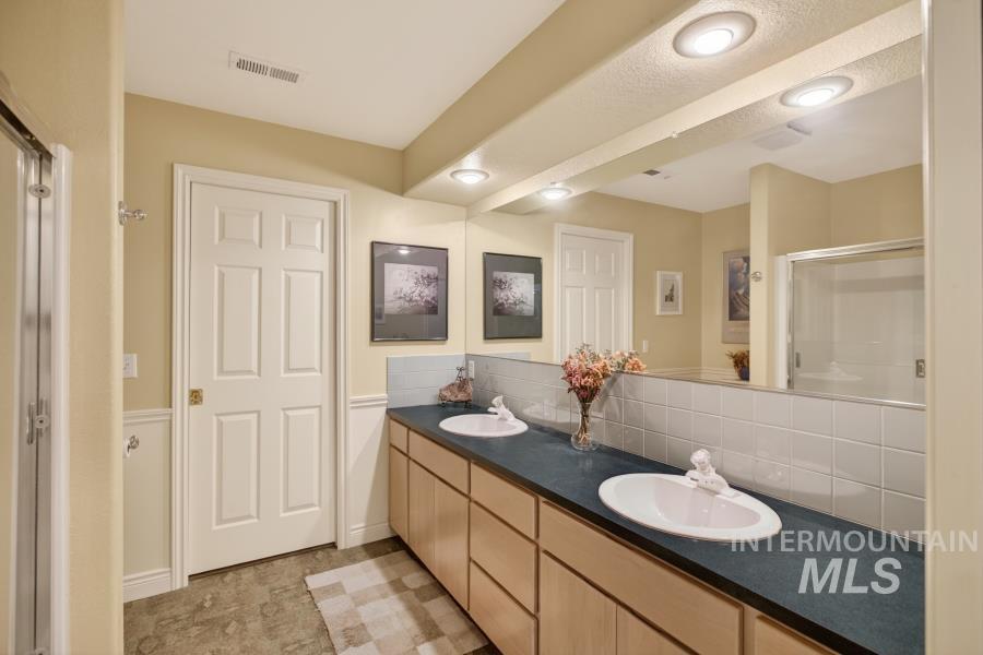 1761 Little Bear Ridge, Troy, Idaho 83871, 3 Bedrooms, 3 Bathrooms, Residential For Sale, Price $1,100,000, 98987768
