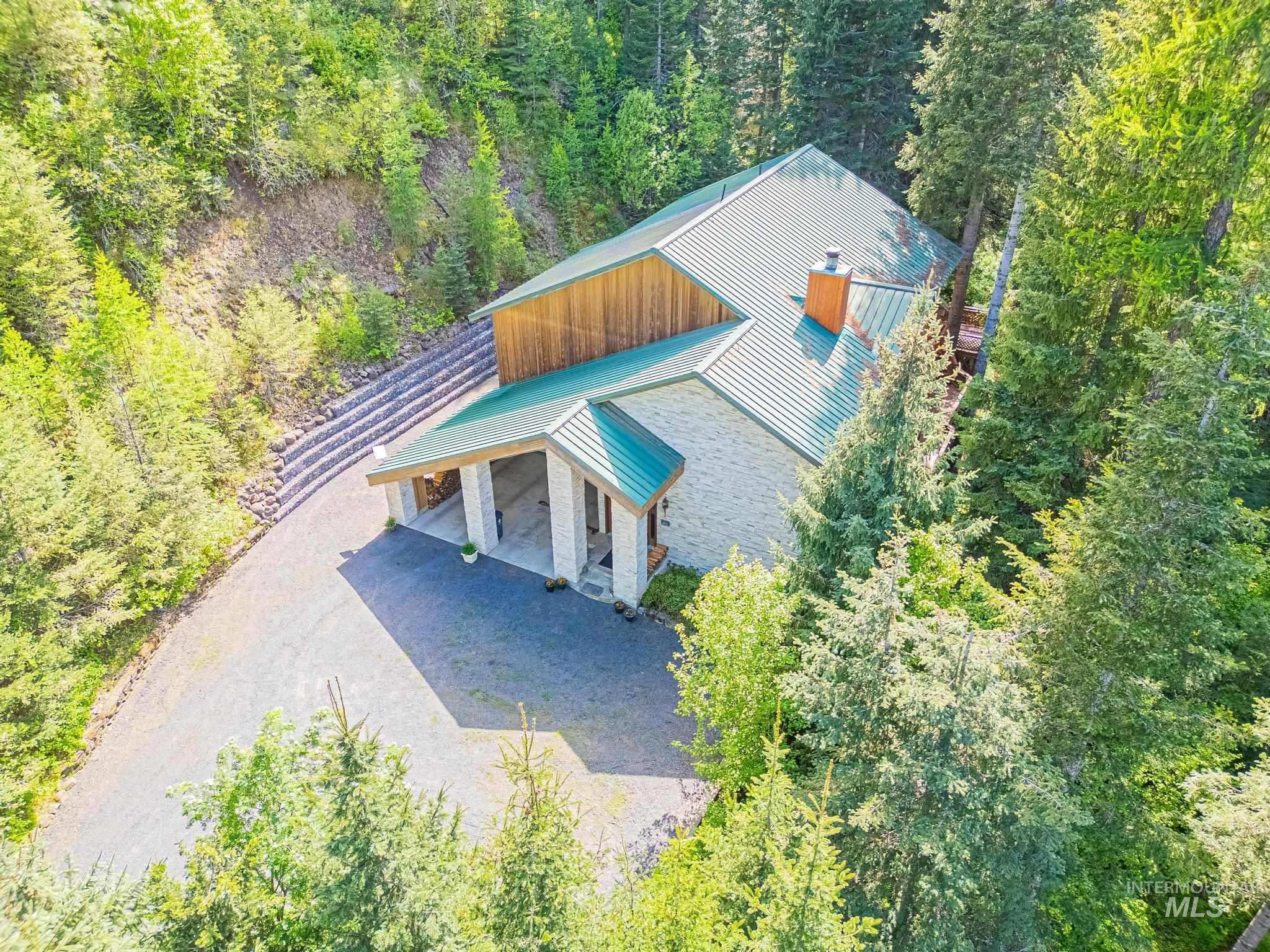 1761 Little Bear Ridge, Troy, Idaho 83871, 3 Bedrooms, 3 Bathrooms, Residential For Sale, Price $1,100,000, 98987768