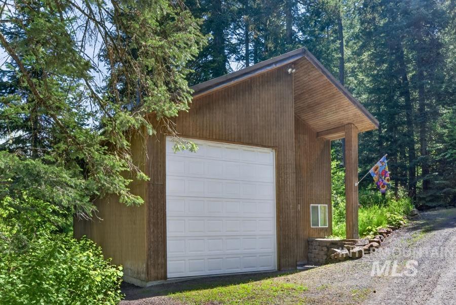 1761 Little Bear Ridge, Troy, Idaho 83871, 3 Bedrooms, 3 Bathrooms, Residential For Sale, Price $1,100,000, 98987768