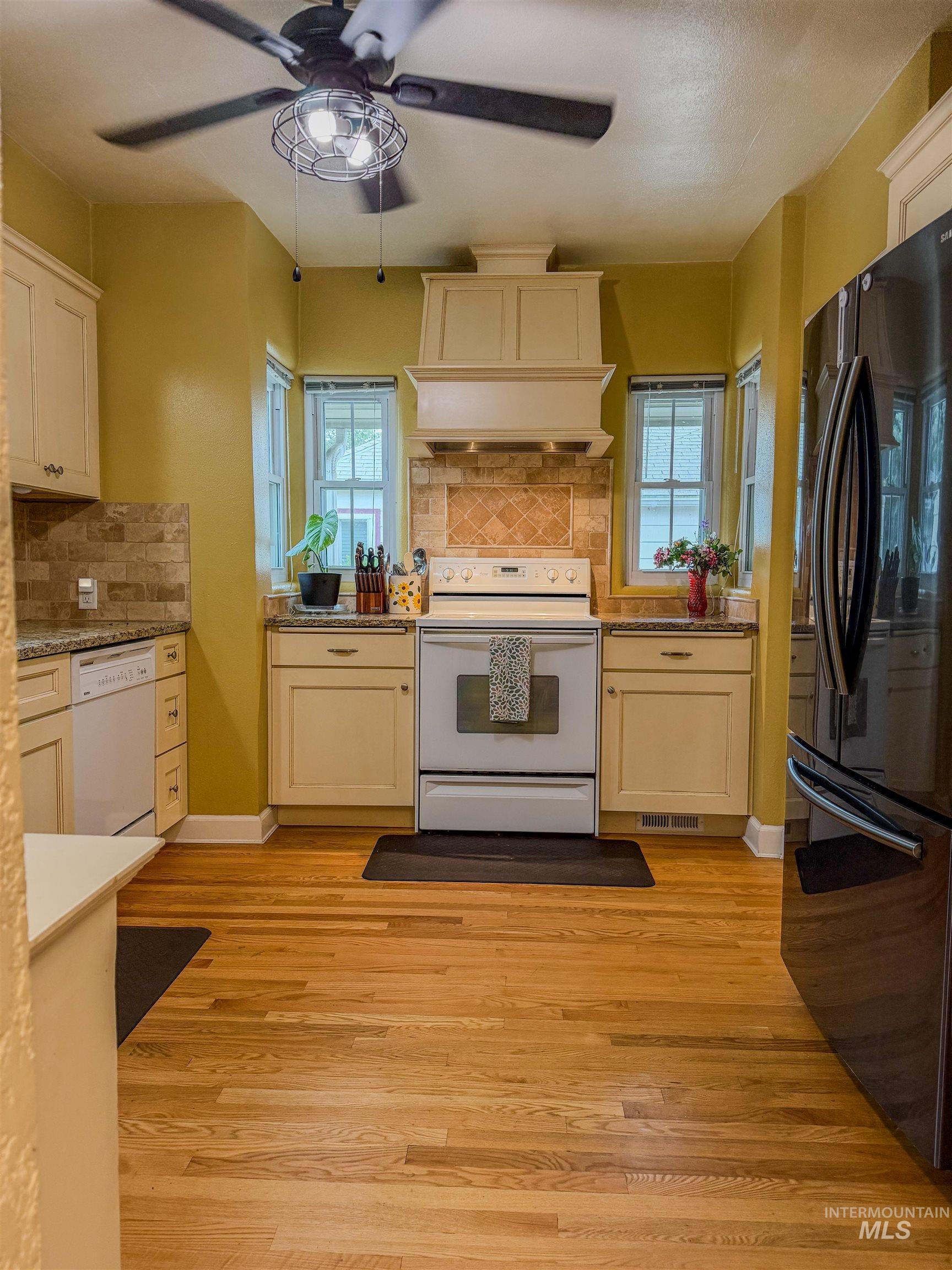 924 W 1st Street, Weiser, Idaho 83672, 3 Bedrooms, 2 Bathrooms, Residential For Sale, Price $374,000, 98987771