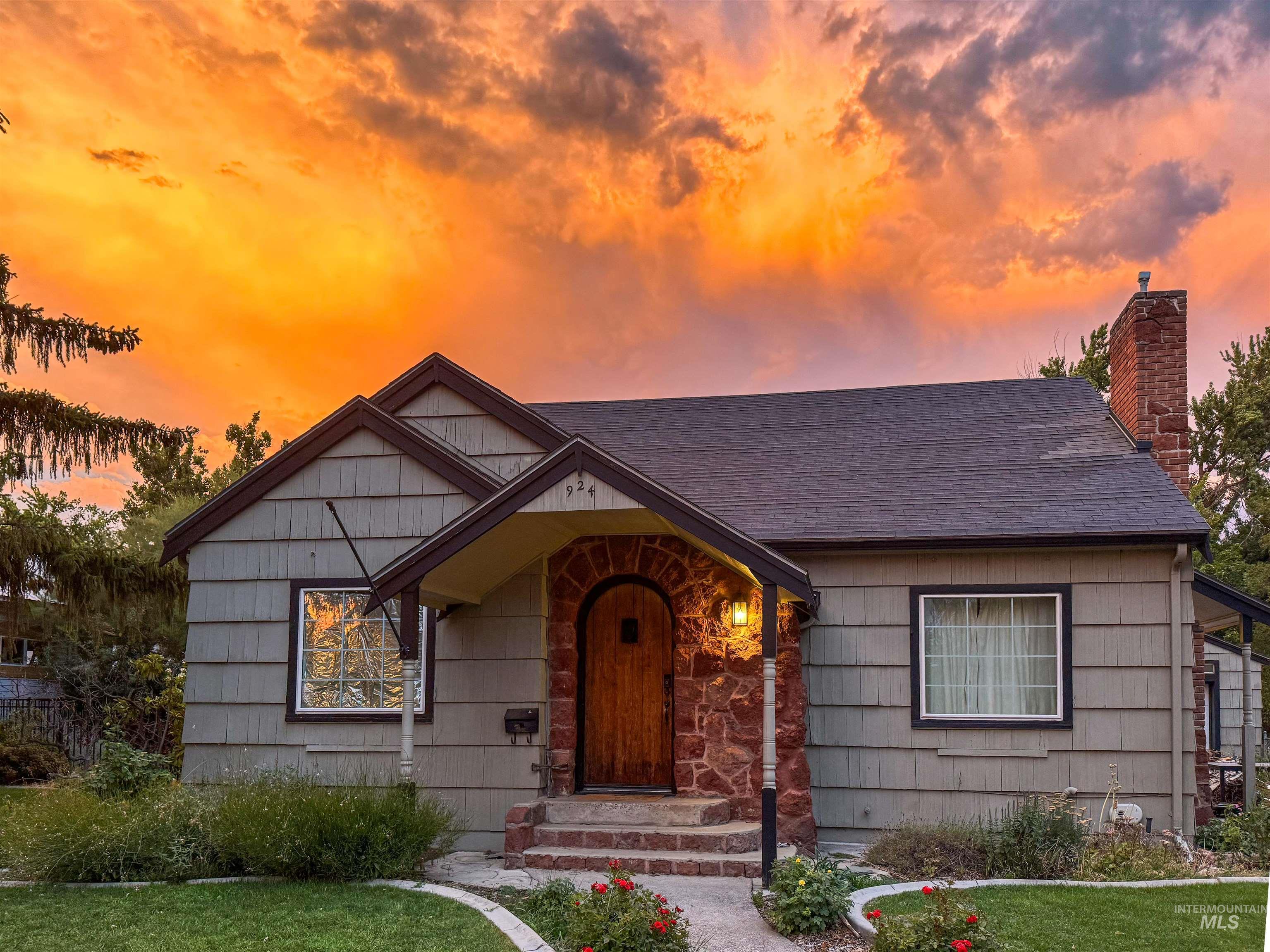 924 W 1st Street, Weiser, Idaho 83672, 3 Bedrooms, 2 Bathrooms, Residential For Sale, Price $374,000, 98987771