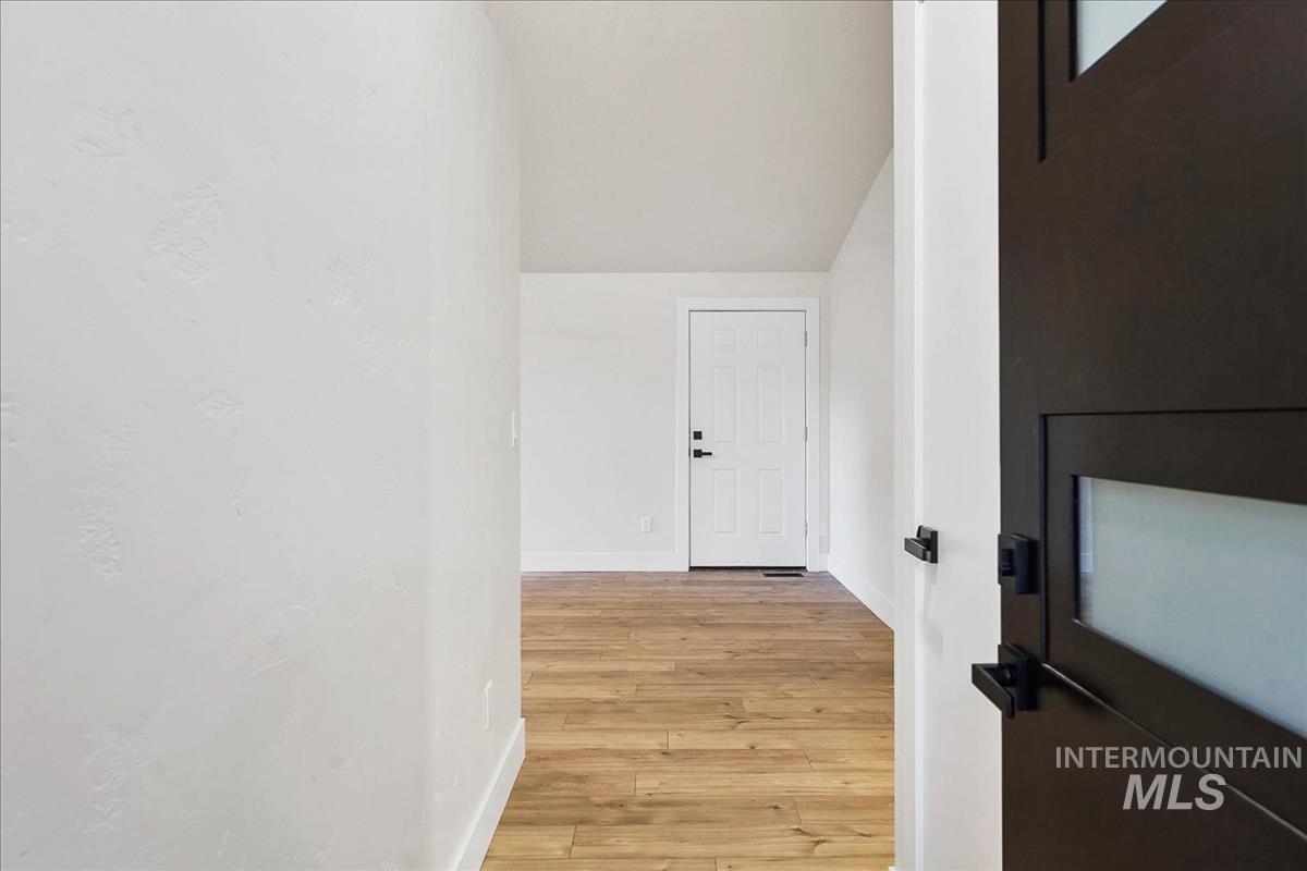 7845 W Gillis St, Boise, Idaho 83714, 3 Bedrooms, 2 Bathrooms, Residential For Sale, Price $489,900, 98987774