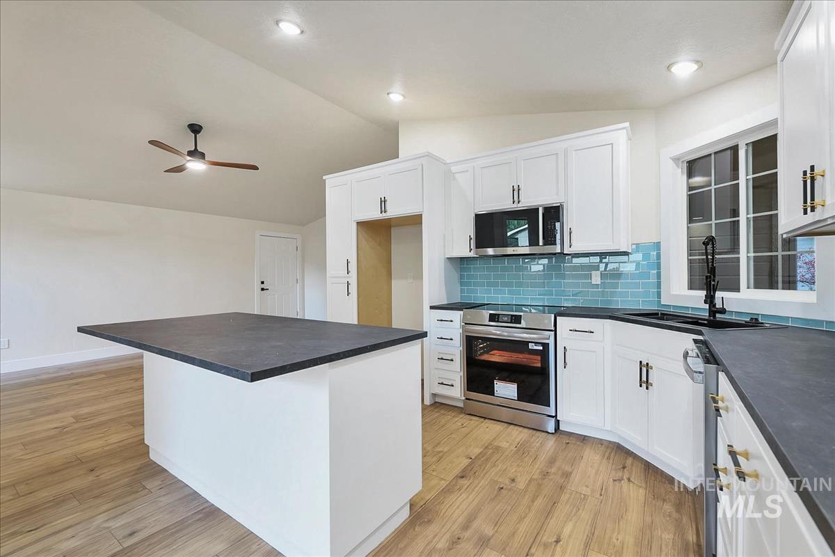 7845 W Gillis St, Boise, Idaho 83714, 3 Bedrooms, 2 Bathrooms, Residential For Sale, Price $489,900, 98987774