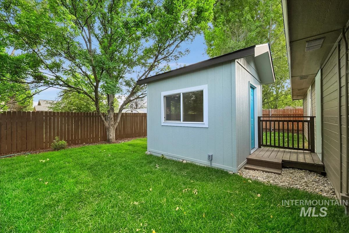 7845 W Gillis St, Boise, Idaho 83714, 3 Bedrooms, 2 Bathrooms, Residential For Sale, Price $489,900, 98987774