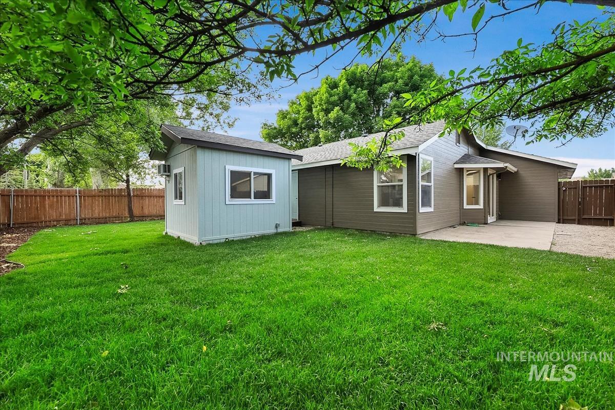7845 W Gillis St, Boise, Idaho 83714, 3 Bedrooms, 2 Bathrooms, Residential For Sale, Price $489,900, 98987774