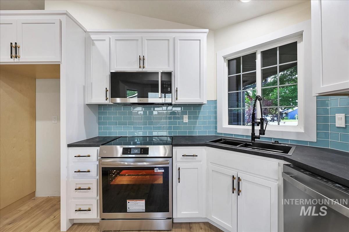 7845 W Gillis St, Boise, Idaho 83714, 3 Bedrooms, 2 Bathrooms, Residential For Sale, Price $489,900, 98987774