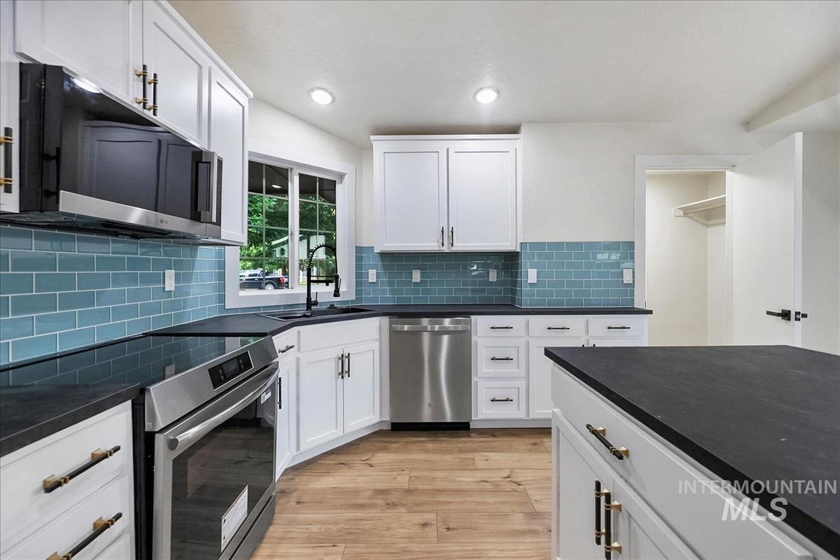 7845 W Gillis St, Boise, Idaho 83714, 3 Bedrooms, 2 Bathrooms, Residential For Sale, Price $489,900, 98987774