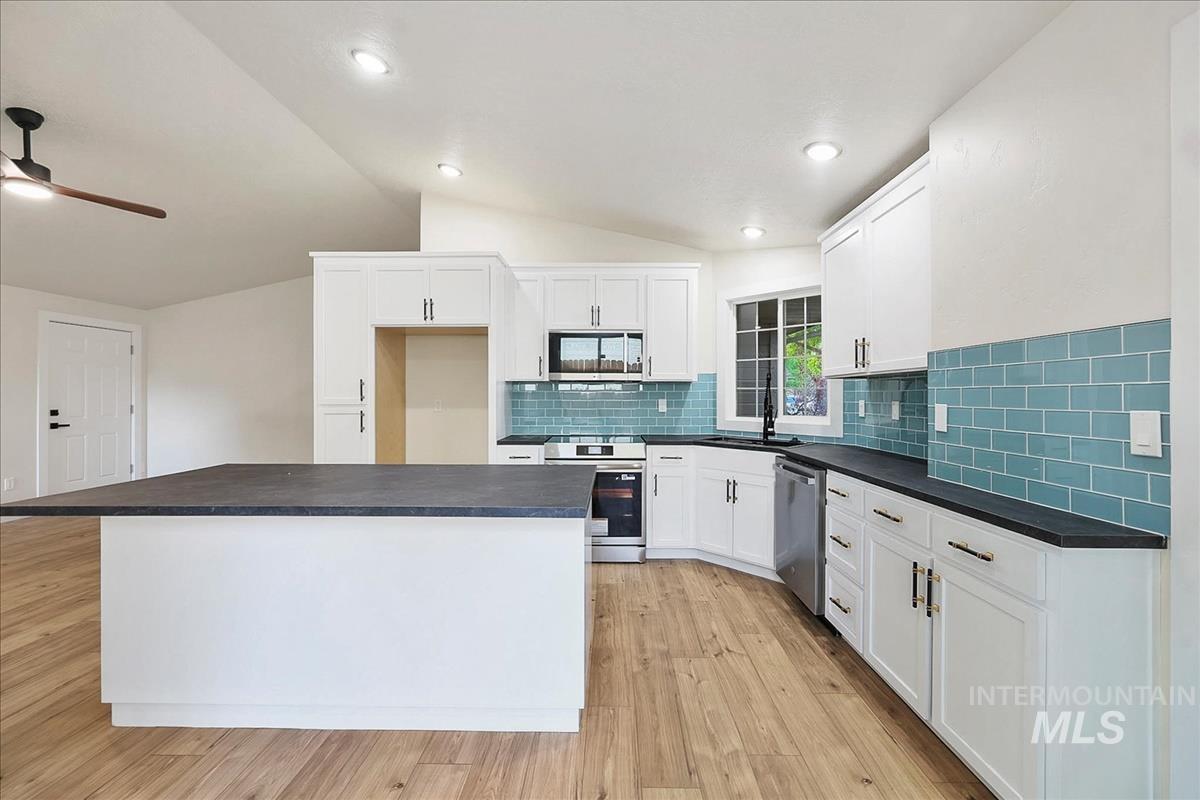 7845 W Gillis St, Boise, Idaho 83714, 3 Bedrooms, 2 Bathrooms, Residential For Sale, Price $489,900, 98987774