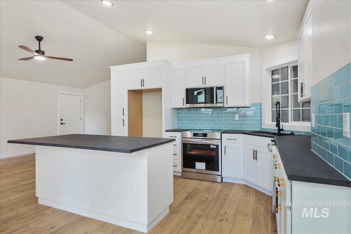 7845 W Gillis St, Boise, Idaho 83714, 3 Bedrooms, 2 Bathrooms, Residential For Sale, Price $489,900, 98987774