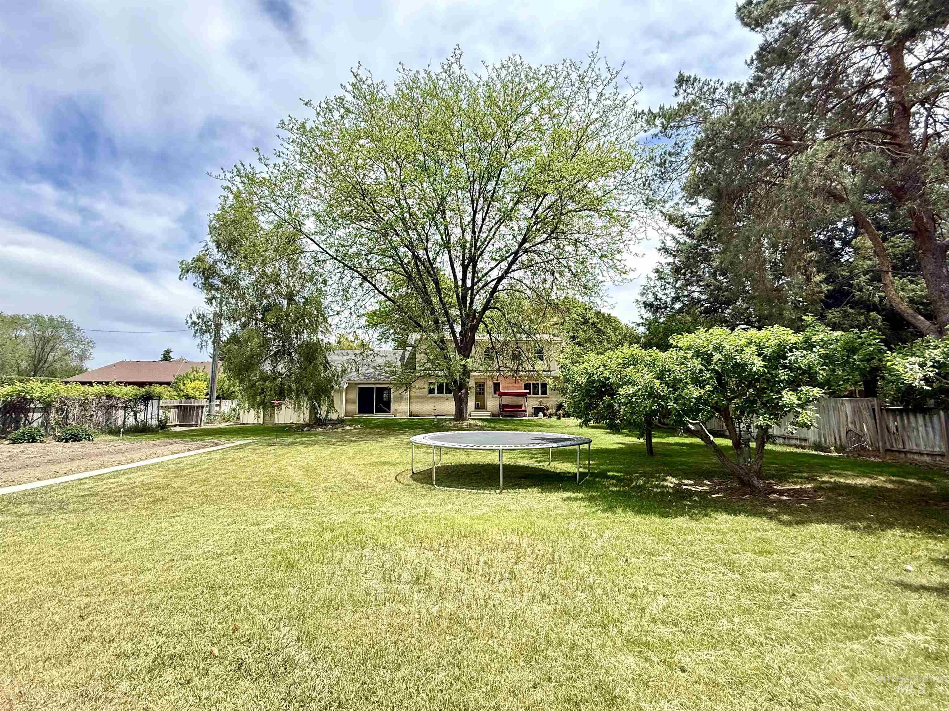2558 Burton Ave, Burley, Idaho 83318, 3 Bedrooms, 3 Bathrooms, Residential For Sale, Price $427,500,MLS 98987778