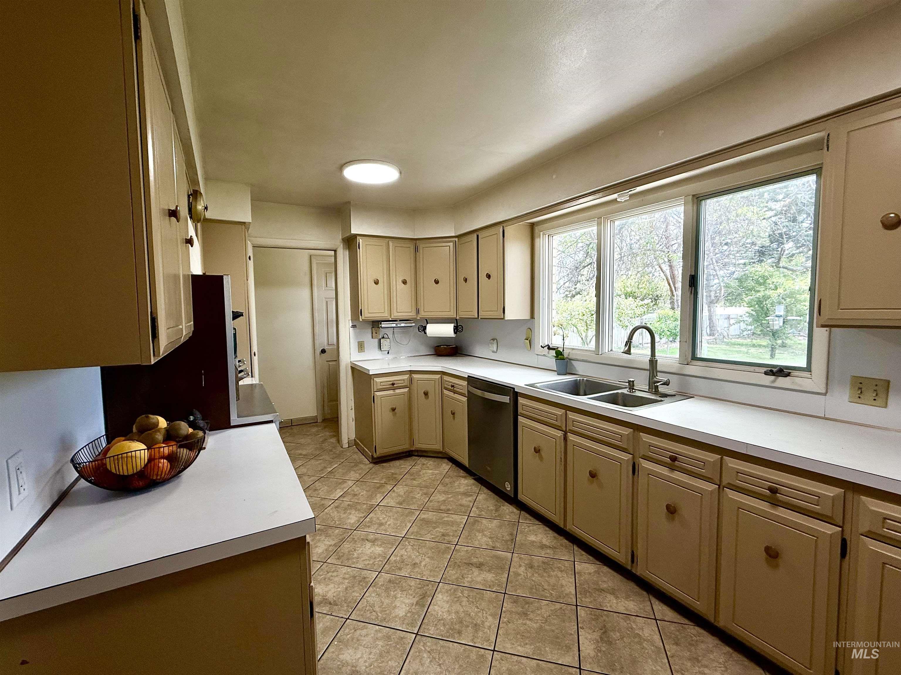 2558 Burton Ave, Burley, Idaho 83318, 3 Bedrooms, 3 Bathrooms, Residential For Sale, Price $427,500, 98987778