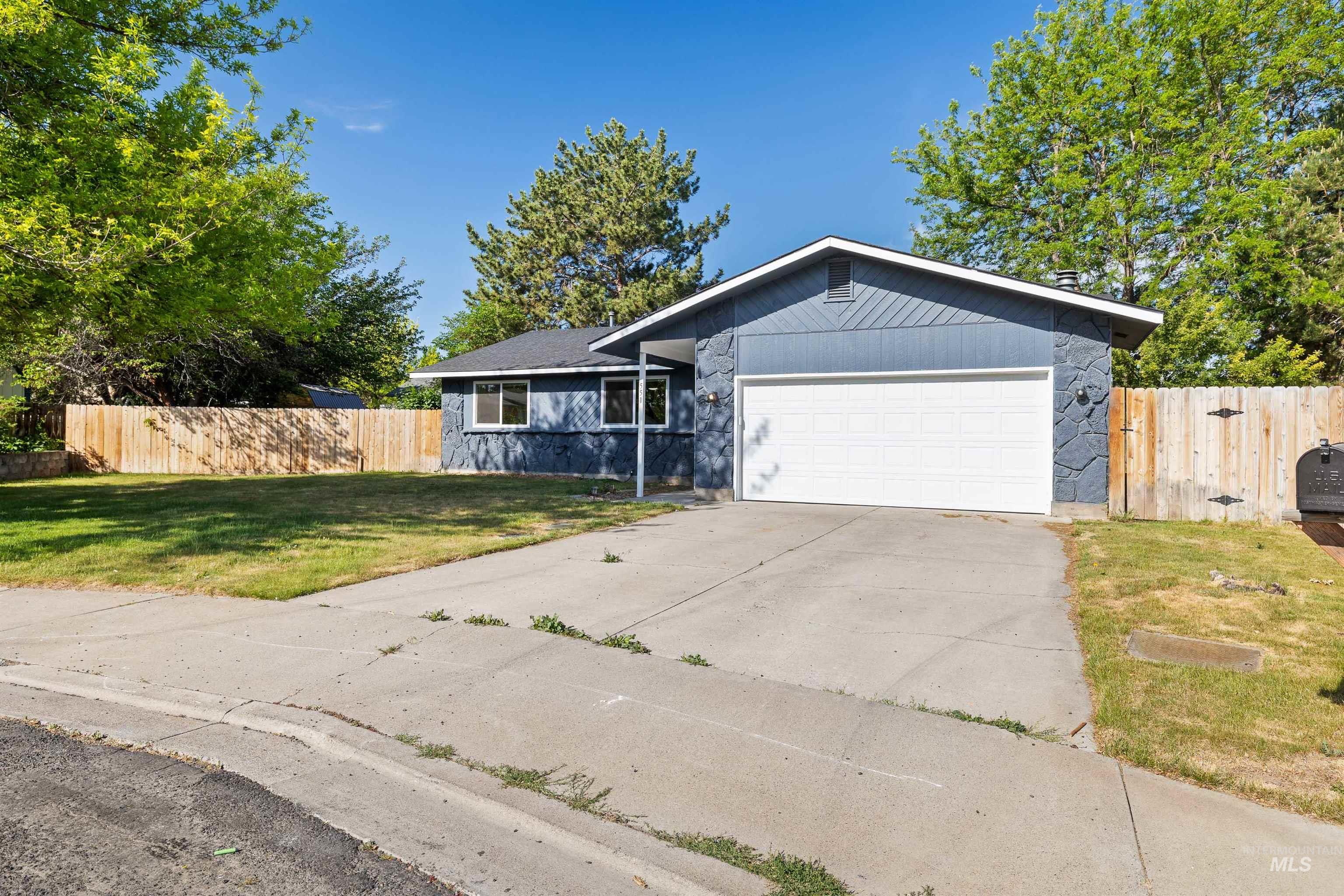 551 Park Meadows Circle, Twin Falls, Idaho 83301, 3 Bedrooms, 2 Bathrooms, Residential For Sale, Price $354,900, 98987800