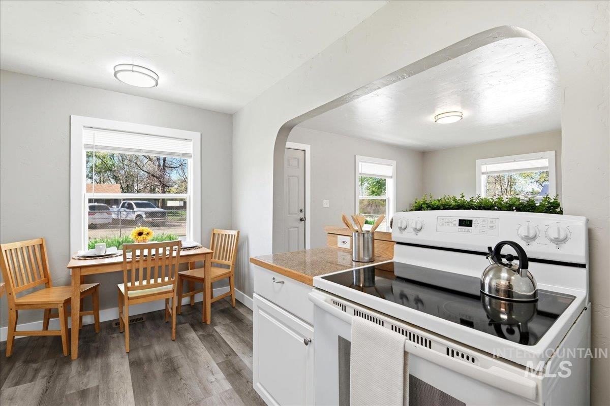 103 S 16th Ave, Caldwell, Idaho 83605, 2 Bedrooms, 1 Bathroom, Residential For Sale, Price $279,900, 98987801