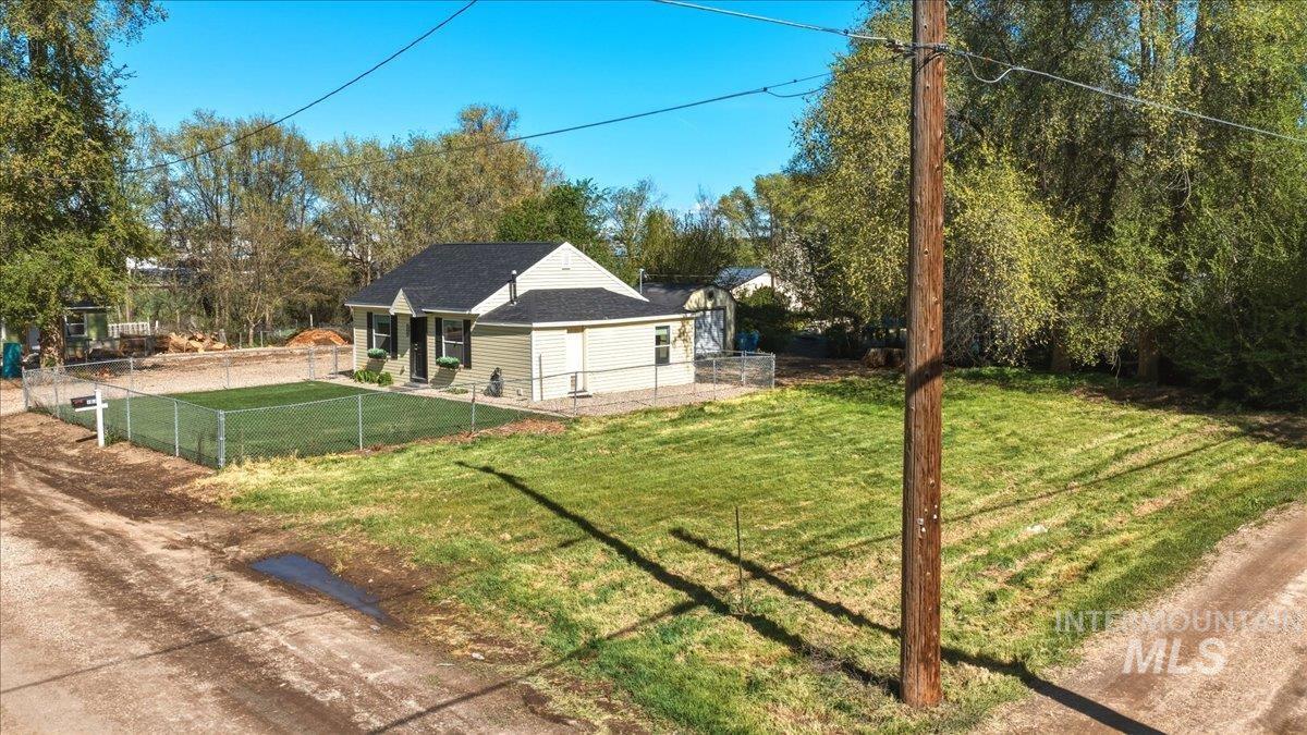 103 S 16th Ave, Caldwell, Idaho 83605, 2 Bedrooms, 1 Bathroom, Residential For Sale, Price $279,900, 98987801