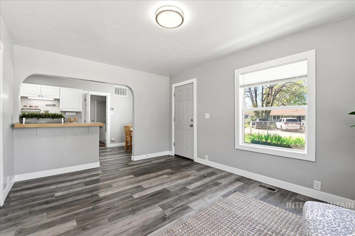 103 S 16th Ave, Caldwell, Idaho 83605, 2 Bedrooms, 1 Bathroom, Residential For Sale, Price $279,900, 98987801