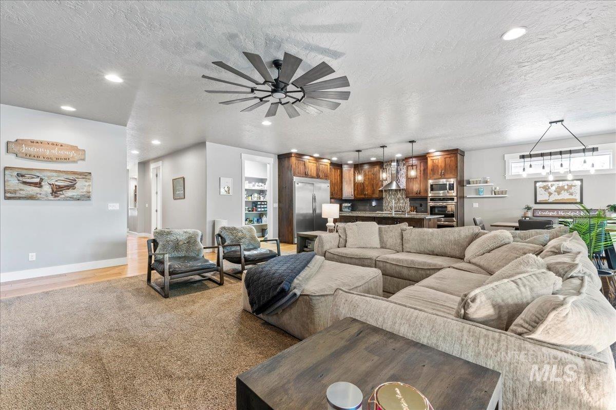 1882 E Three Corners Dr, Meridian, Idaho 83646-6686, 4 Bedrooms, 3 Bathrooms, Residential For Sale, Price $924,900, 98987813