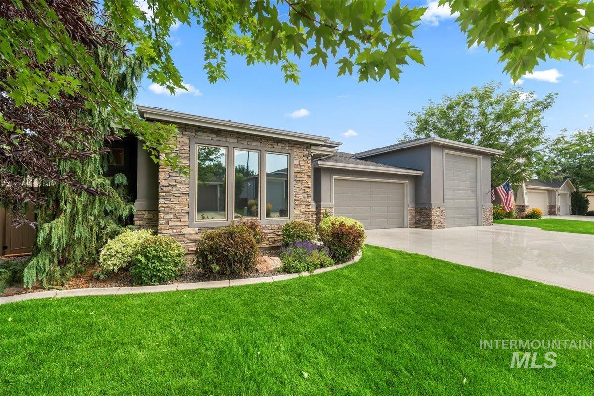 1882 E Three Corners Dr, Meridian, Idaho 83646-6686, 4 Bedrooms, 3 Bathrooms, Residential For Sale, Price $924,900, 98987813