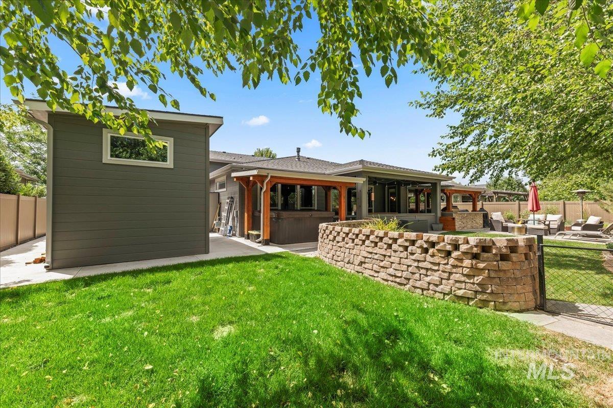 1882 E Three Corners Dr, Meridian, Idaho 83646-6686, 4 Bedrooms, 3 Bathrooms, Residential For Sale, Price $924,900, 98987813