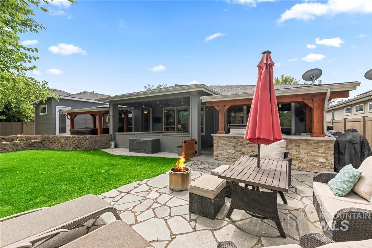 1882 E Three Corners Dr, Meridian, Idaho 83646-6686, 4 Bedrooms, 3 Bathrooms, Residential For Sale, Price $924,900, 98987813