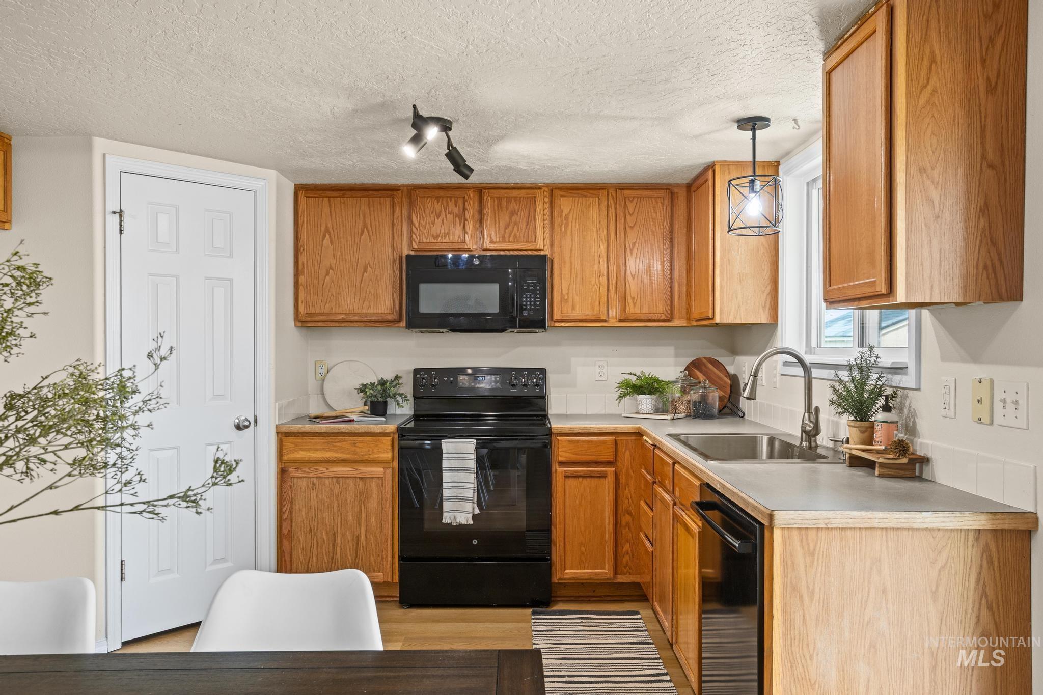 1610 W Hawaii, Nampa, Idaho 83686, 3 Bedrooms, 2 Bathrooms, Residential For Sale, Price $359,900, 98987814
