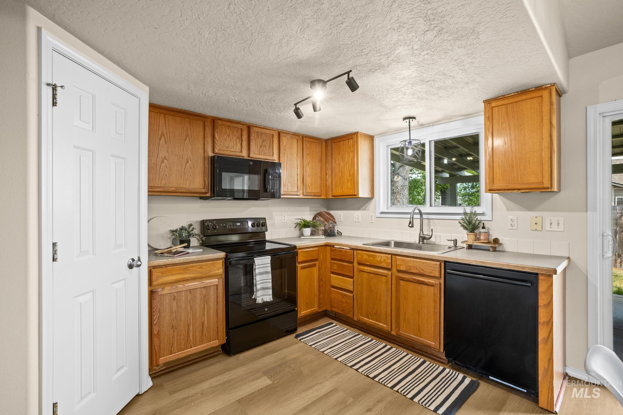 1610 W Hawaii, Nampa, Idaho 83686, 3 Bedrooms, 2 Bathrooms, Residential For Sale, Price $359,900, 98987814