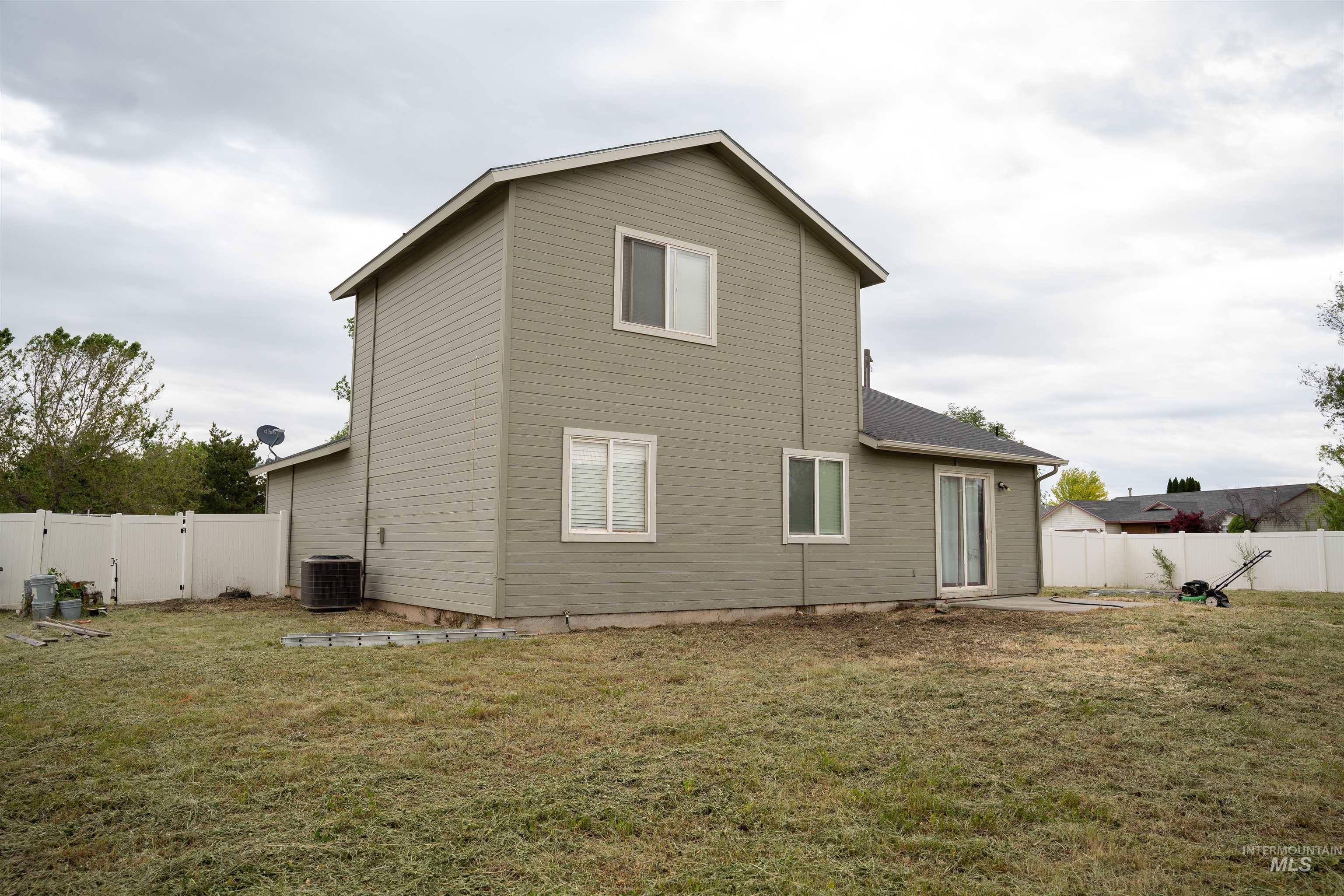 1607 W Edwards Ave, Nampa, Idaho 83686, 3 Bedrooms, 2 Bathrooms, Residential For Sale, Price $340,000, 98987817