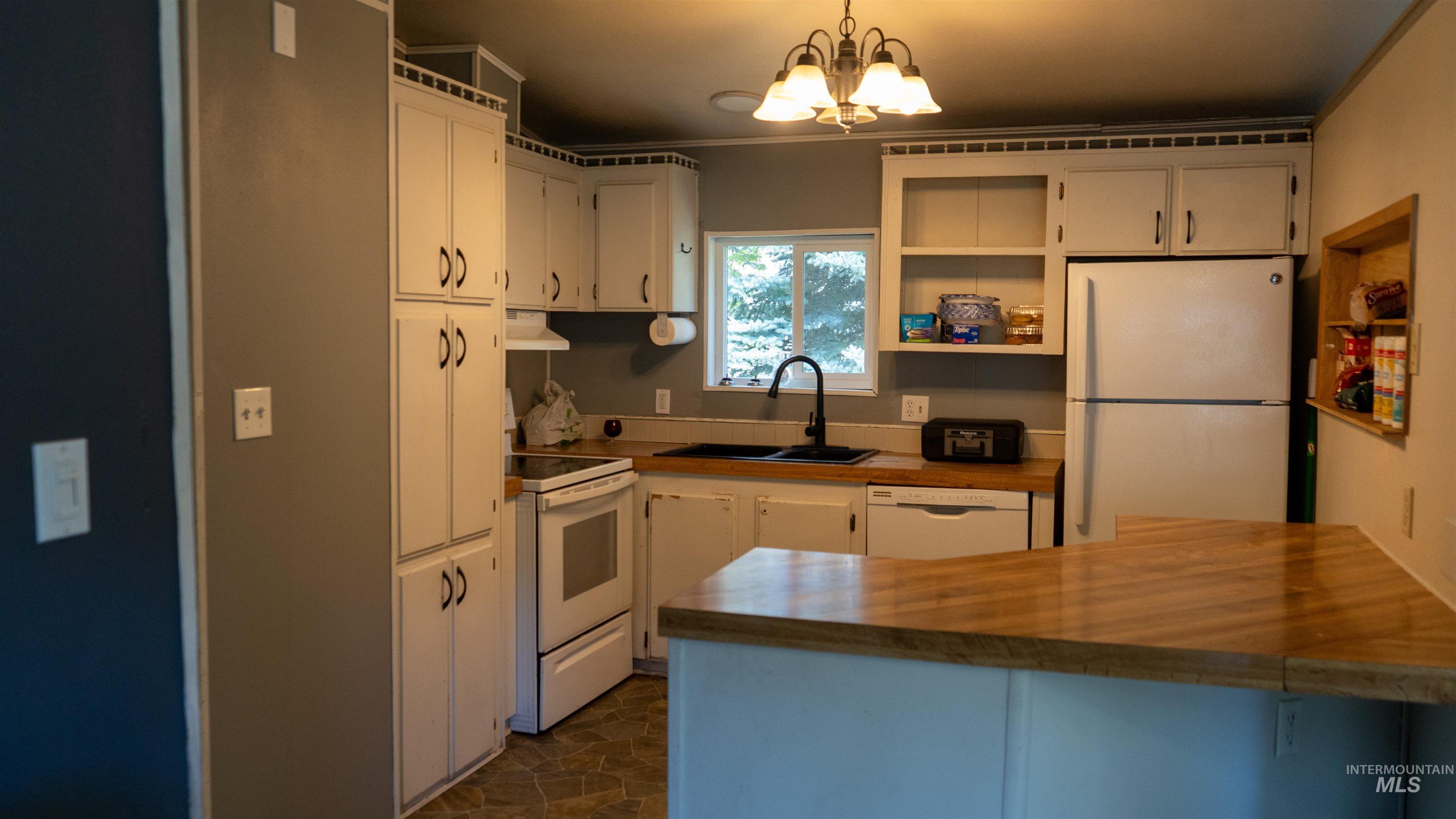 609 N Almon, Moscow, Idaho 83843, 3 Bedrooms, 2 Bathrooms, Residential For Sale, Price $62,000, 98987822