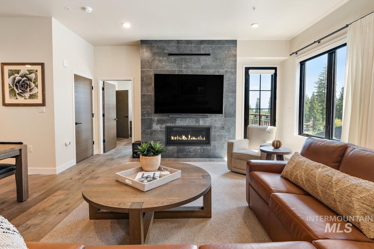 740 Village Drive, Donnelly, Idaho 83615, 1 Bedroom, 1.5 Bathrooms, Residential For Sale, Price $799,000, 98987824