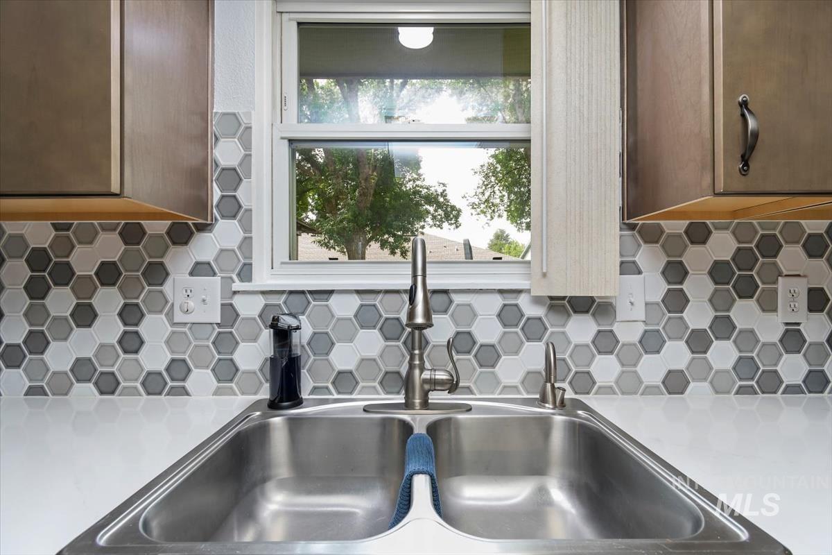 12123 W Alfred St., Boise, Idaho 83713, 3 Bedrooms, 2 Bathrooms, Residential For Sale, Price $399,000,MLS 98987830