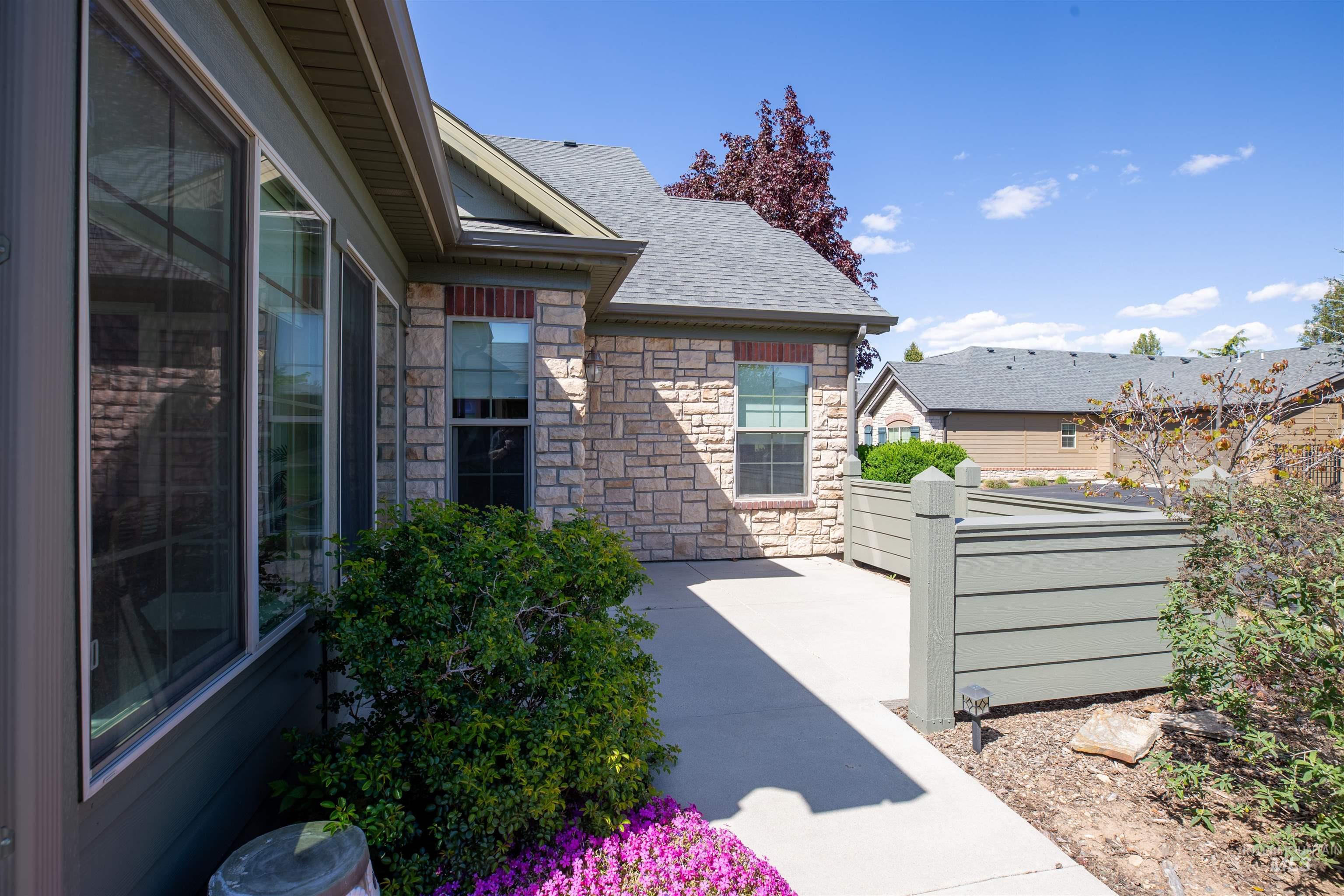2858 N Cloverdale Rd, Boise, Idaho 83713, 2 Bedrooms, 2 Bathrooms, Residential For Sale, Price $435,000, 98987834