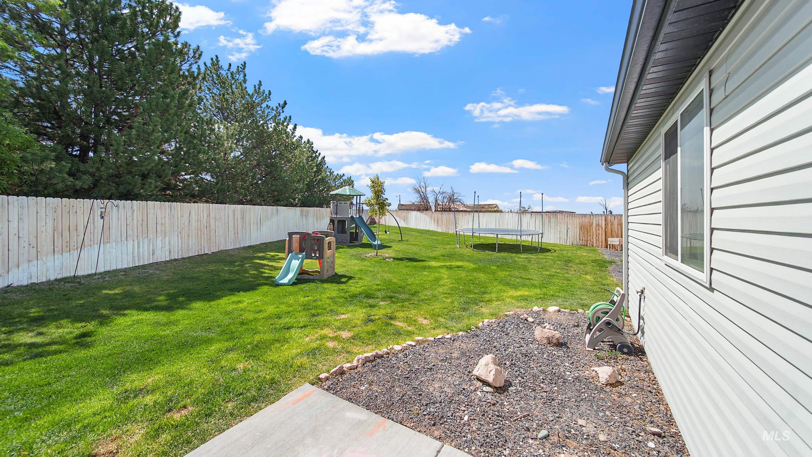 4035 N Blue Cascade, Buhl, Idaho 83316, 3 Bedrooms, 2 Bathrooms, Residential For Sale, Price $379,900,MLS 98987835