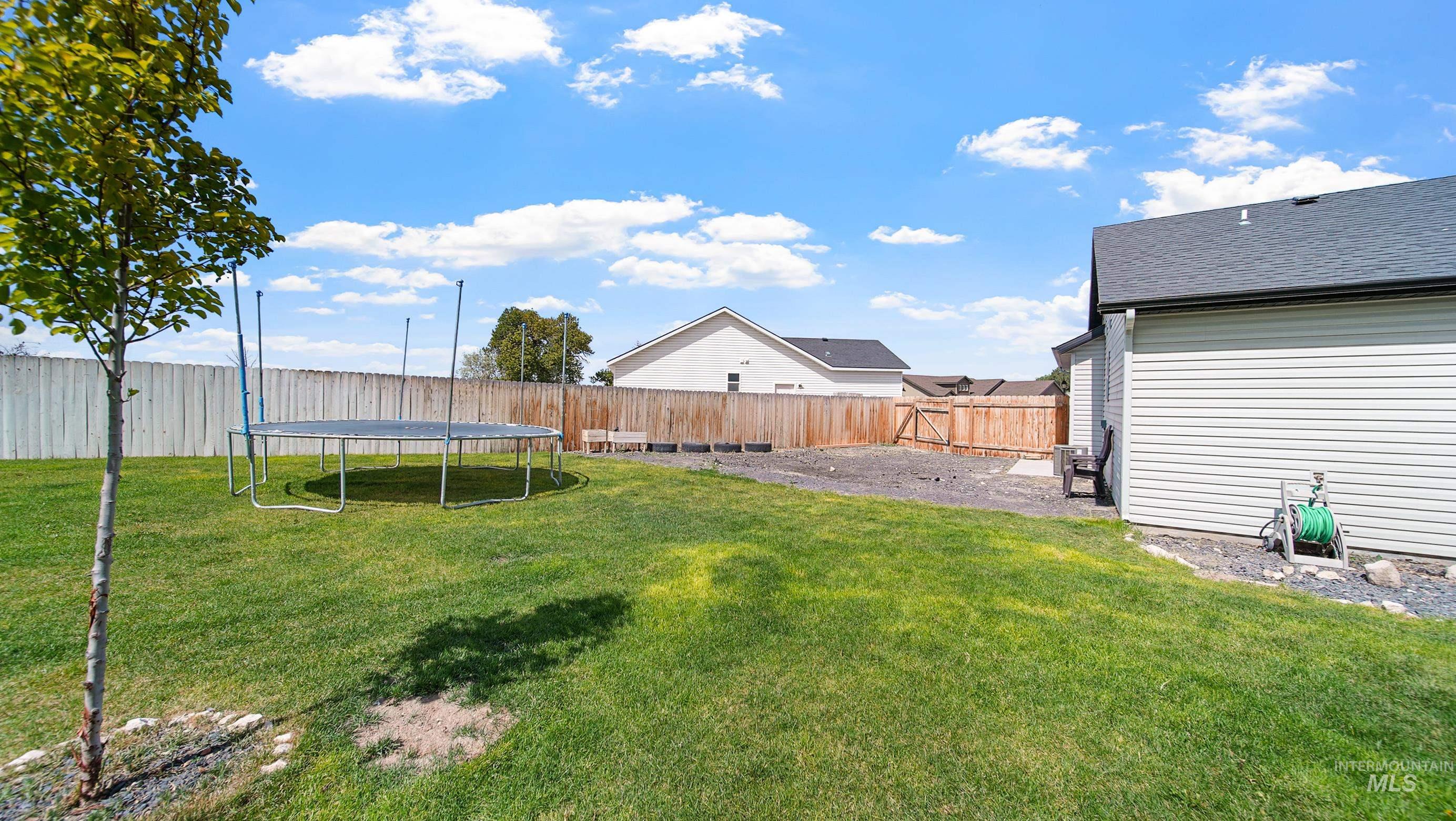 4035 N Blue Cascade, Buhl, Idaho 83316, 3 Bedrooms, 2 Bathrooms, Residential For Sale, Price $379,900,MLS 98987835