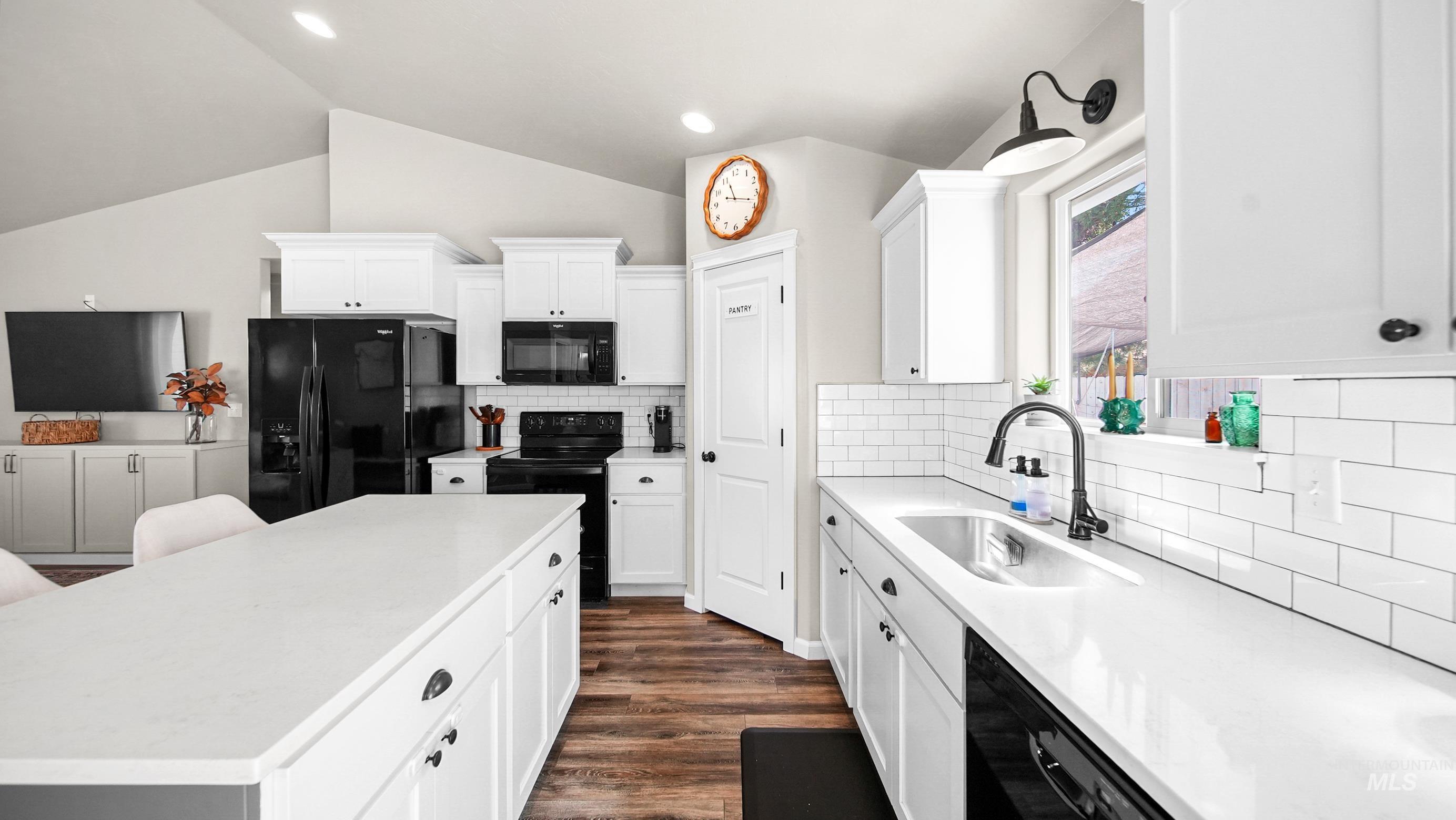 4035 N Blue Cascade, Buhl, Idaho 83316, 3 Bedrooms, 2 Bathrooms, Residential For Sale, Price $379,900,MLS 98987835