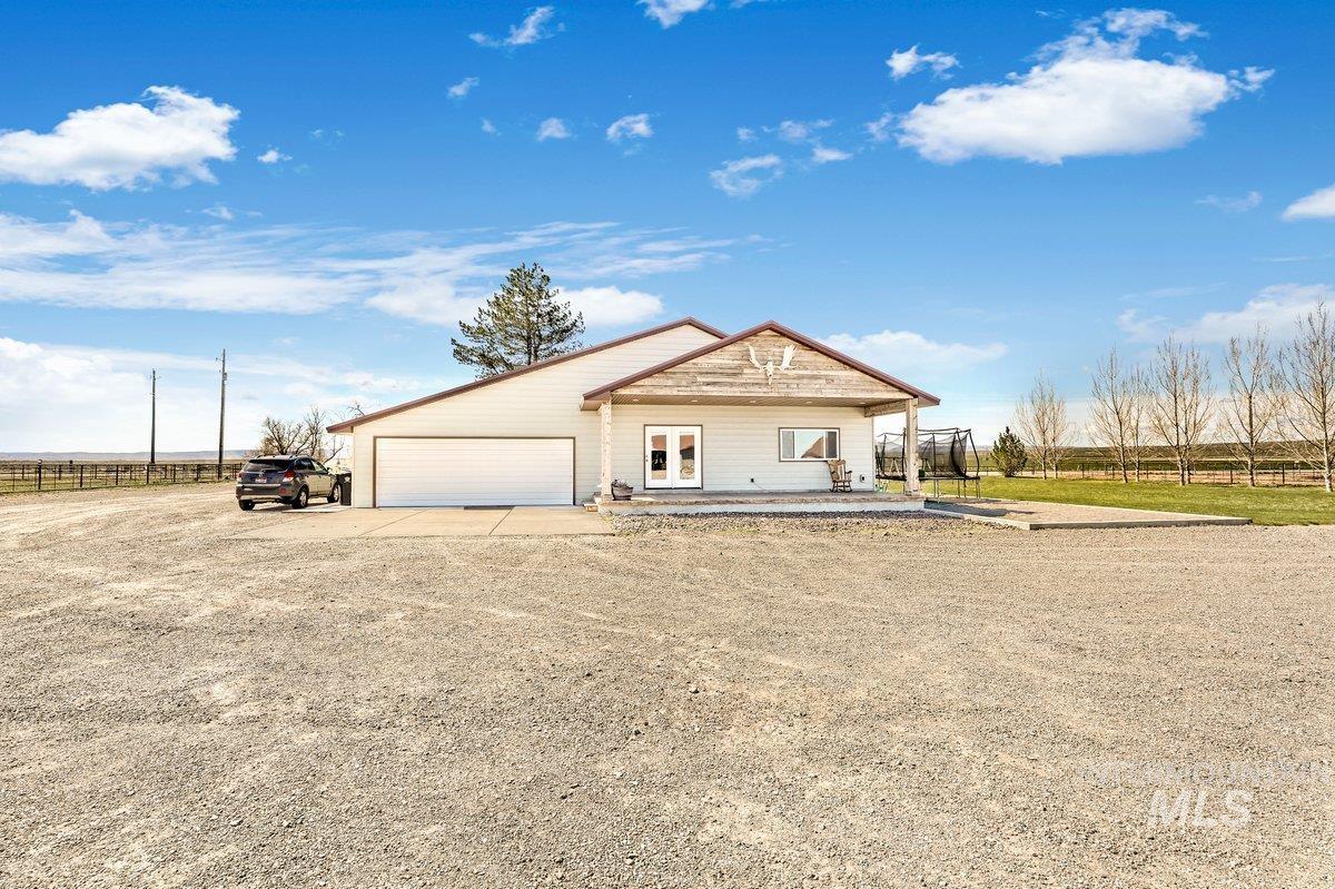 2040 E 2200 N, Twin Falls, Idaho 83301, 5 Bedrooms, 3 Bathrooms, Residential For Sale, Price $875,000, 98987842