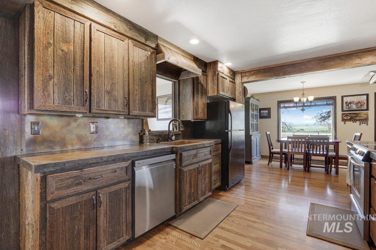 2040 E 2200 N, Twin Falls, Idaho 83301, 5 Bedrooms, 3 Bathrooms, Residential For Sale, Price $875,000, 98987842