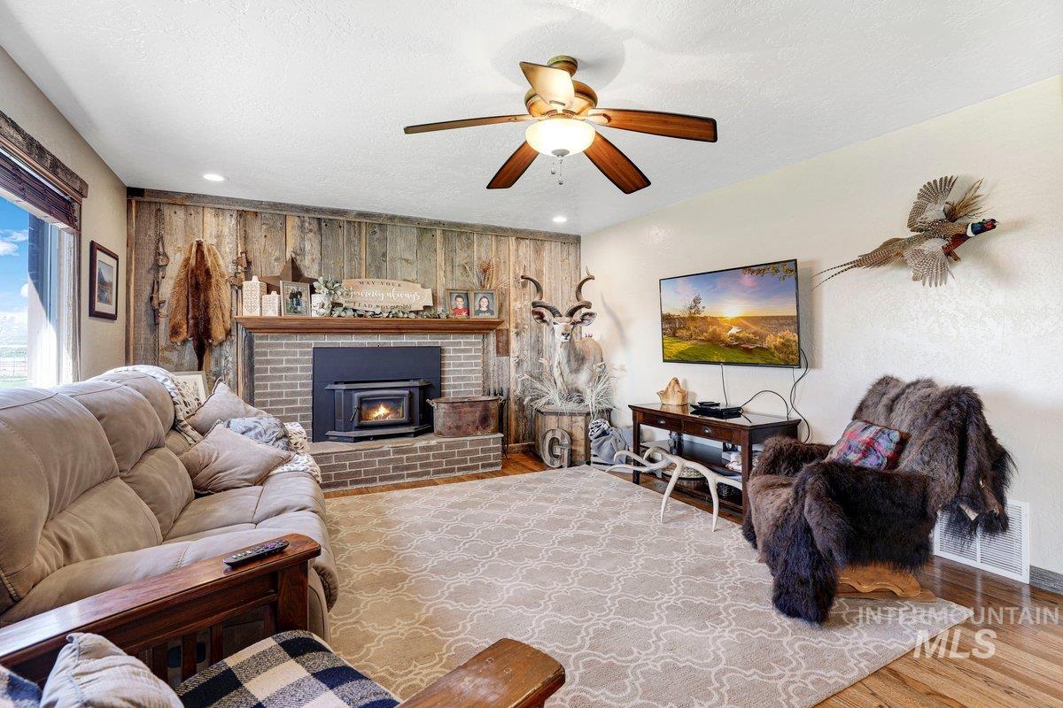 2040 E 2200 N, Twin Falls, Idaho 83301, 5 Bedrooms, 3 Bathrooms, Residential For Sale, Price $875,000, 98987842