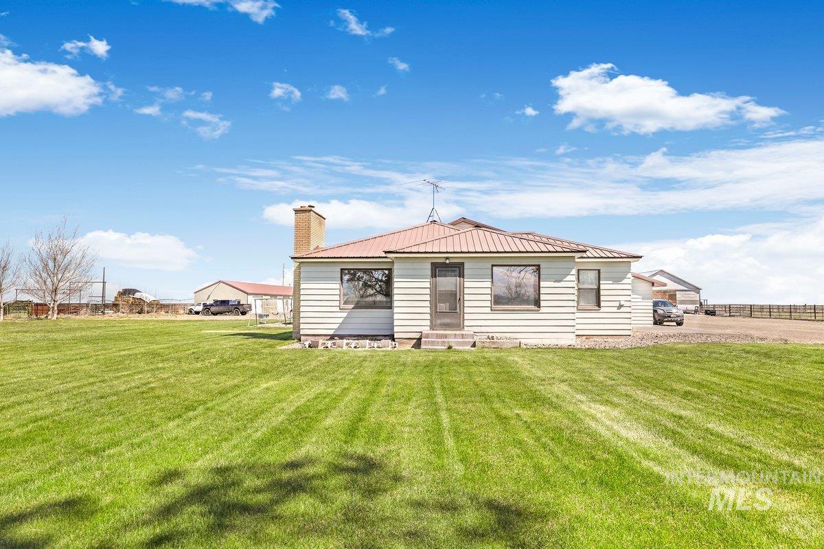 2040 E 2200 N, Twin Falls, Idaho 83301, 5 Bedrooms, 3 Bathrooms, Residential For Sale, Price $875,000, 98987842