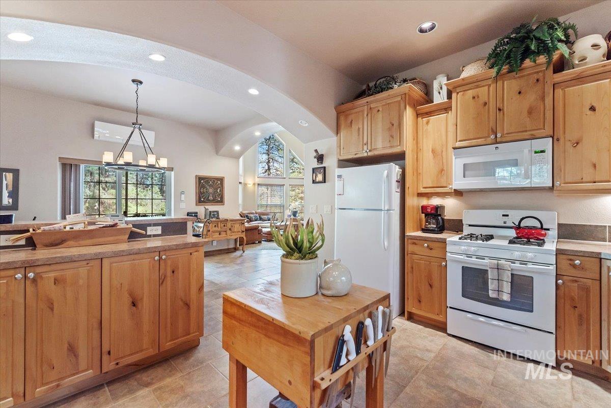 11 Forest Trail, Garden Valley, Idaho 83622, 3 Bedrooms, 3 Bathrooms, Residential For Sale, Price $899,250, 98987850