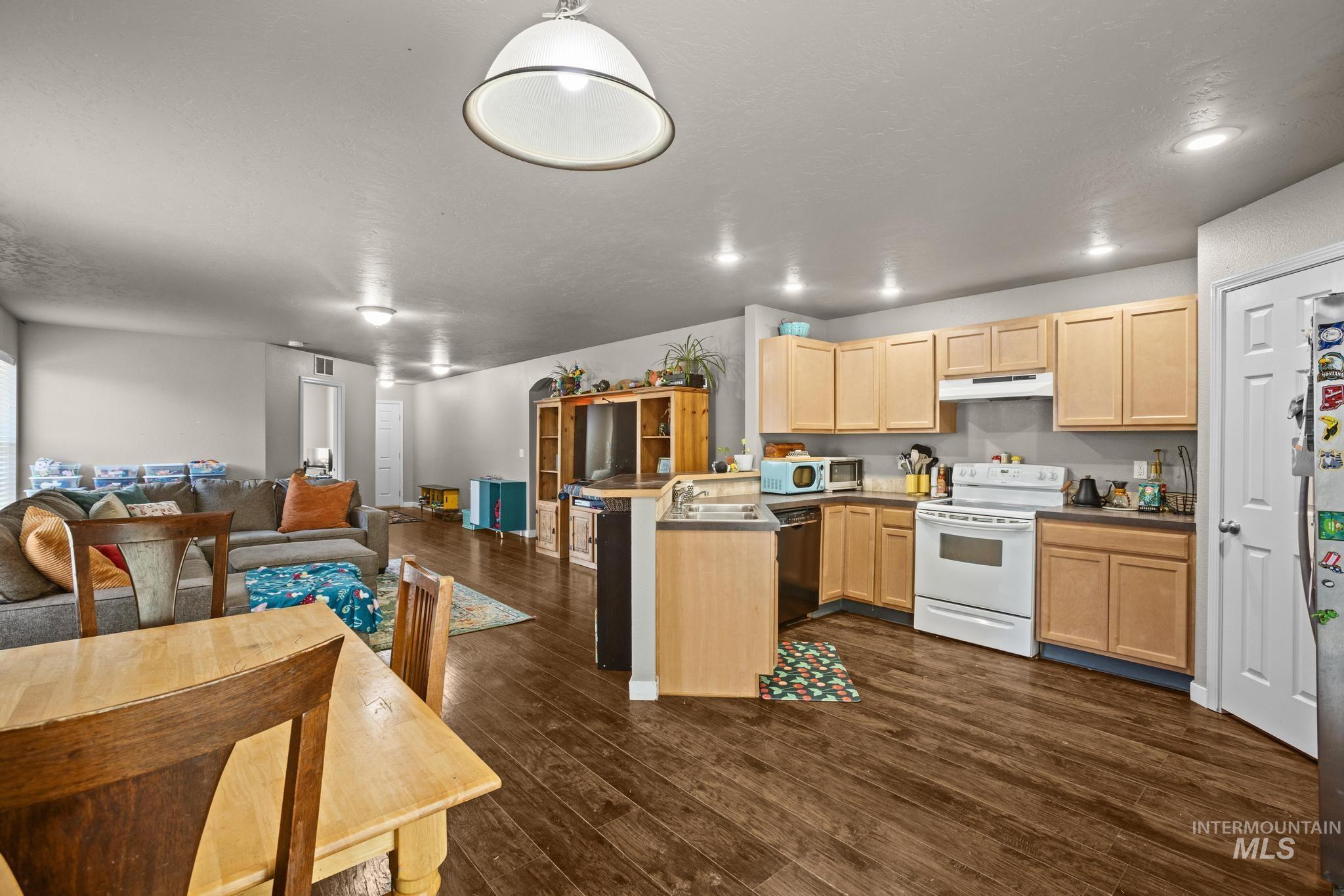 2719 Rowland Ct, Nampa, Idaho 83607, 3 Bedrooms, 2 Bathrooms, Residential For Sale, Price $350,000,MLS 98987855