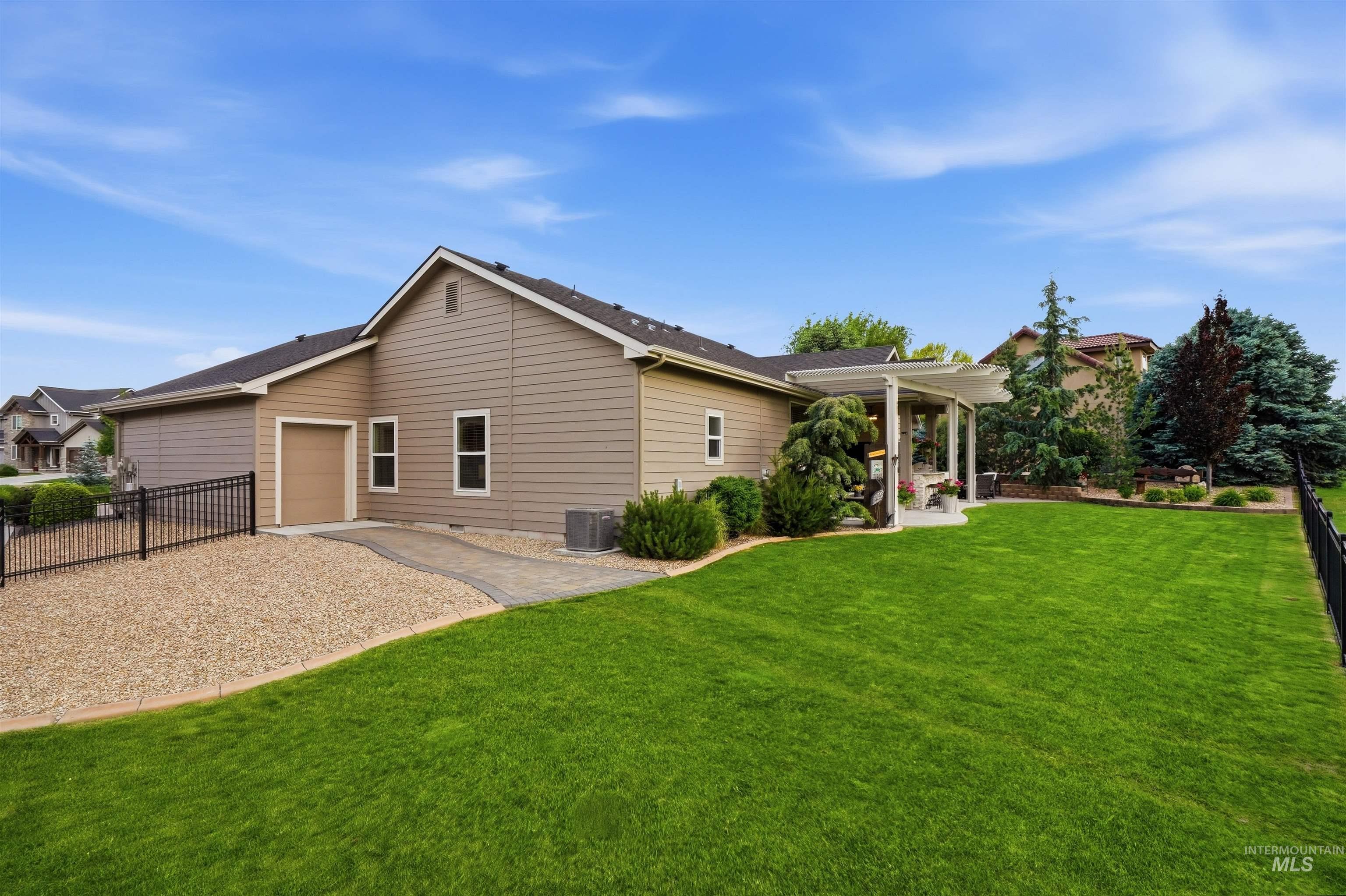 2205 S Herron Dr., Nampa, Idaho 83686, 3 Bedrooms, 2 Bathrooms, Residential For Sale, Price $565,000,MLS 98987861