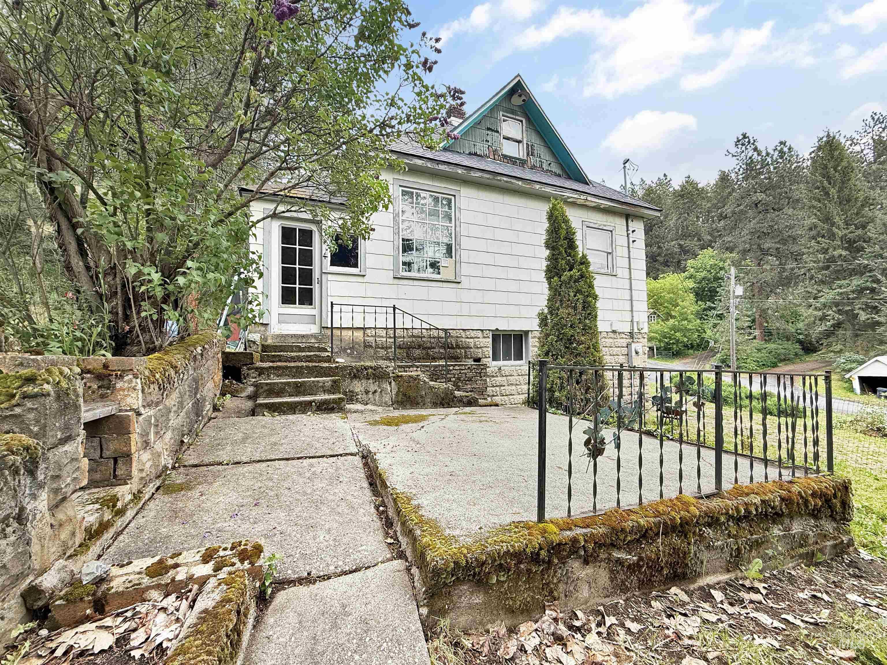 419 S Chestnut, Troy, Idaho 83871, 3 Bedrooms, 1 Bathroom, Residential For Sale, Price $329,000,MLS 98987871