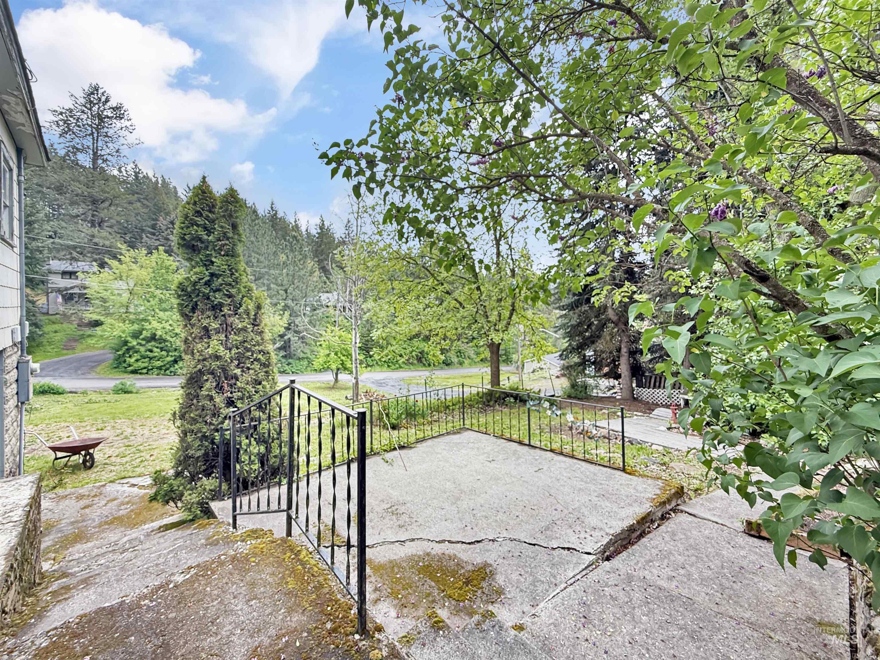 419 S Chestnut, Troy, Idaho 83871, 3 Bedrooms, 1 Bathroom, Residential For Sale, Price $329,000,MLS 98987871