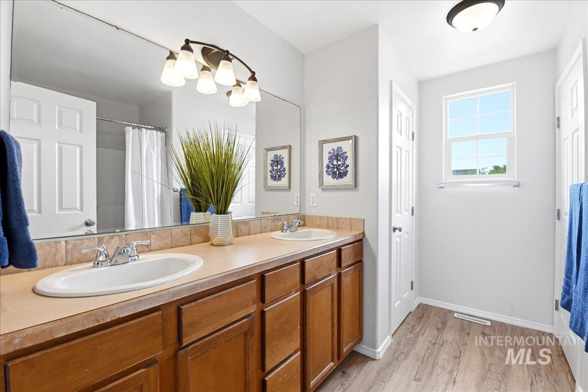 6540 S Derbyshire Ave, Boise, Idaho 83709, 3 Bedrooms, 2.5 Bathrooms, Residential For Sale, Price $445,000,MLS 98987875