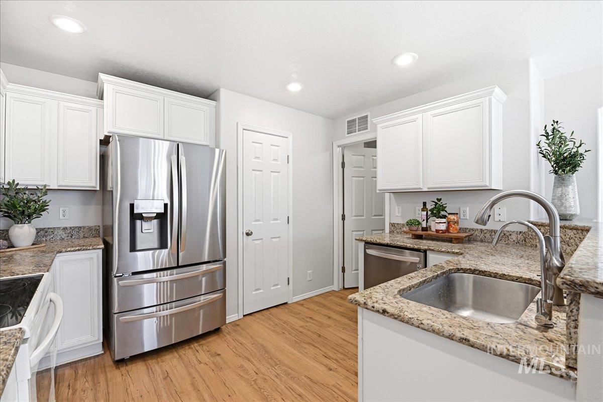 6540 S Derbyshire Ave, Boise, Idaho 83709, 3 Bedrooms, 2.5 Bathrooms, Residential For Sale, Price $445,000,MLS 98987875