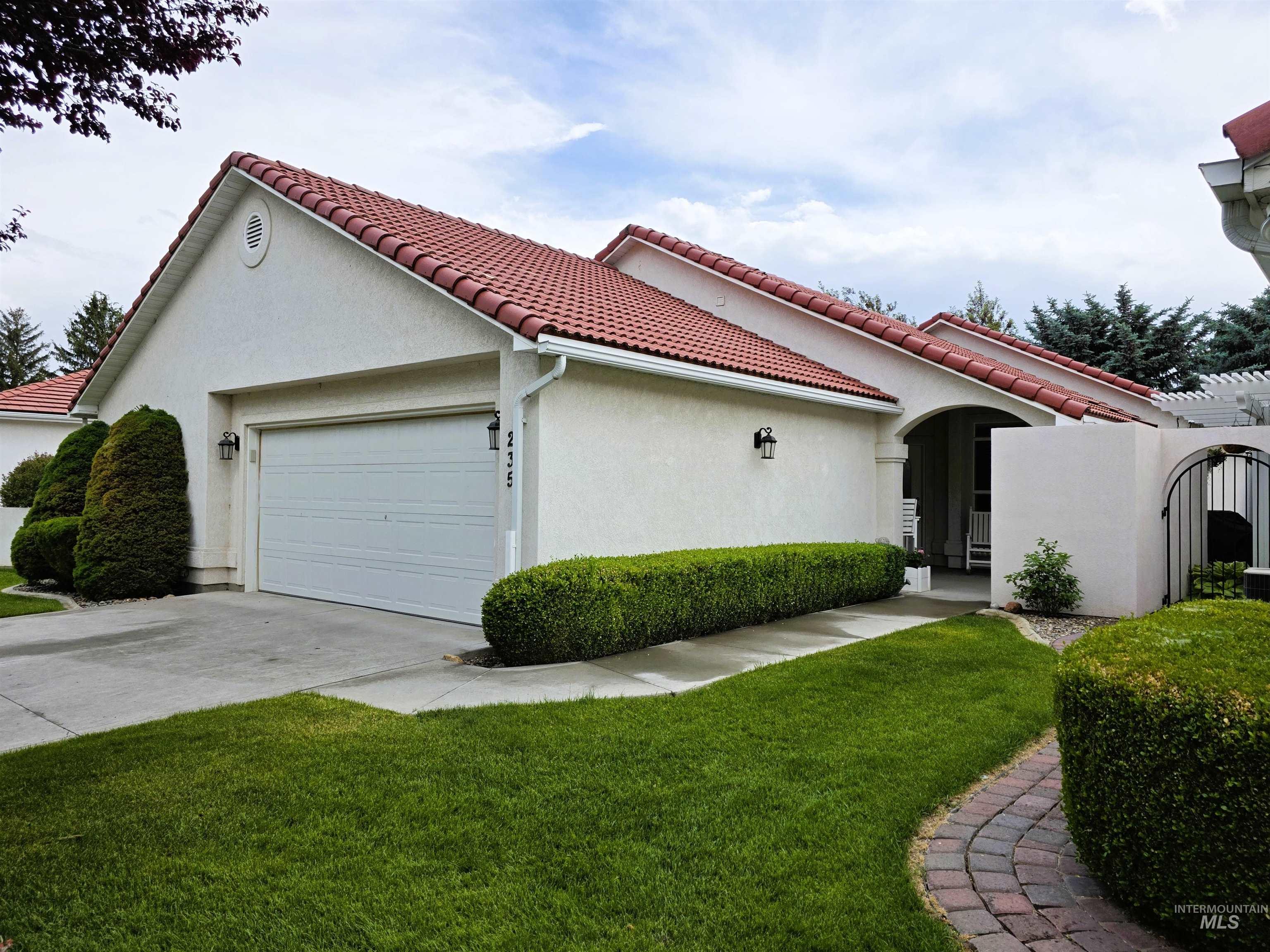 235 Los Lagos, Twin Falls, Idaho 83301-0235, 4 Bedrooms, 3 Bathrooms, Residential For Sale, Price $450,000,MLS 98987878
