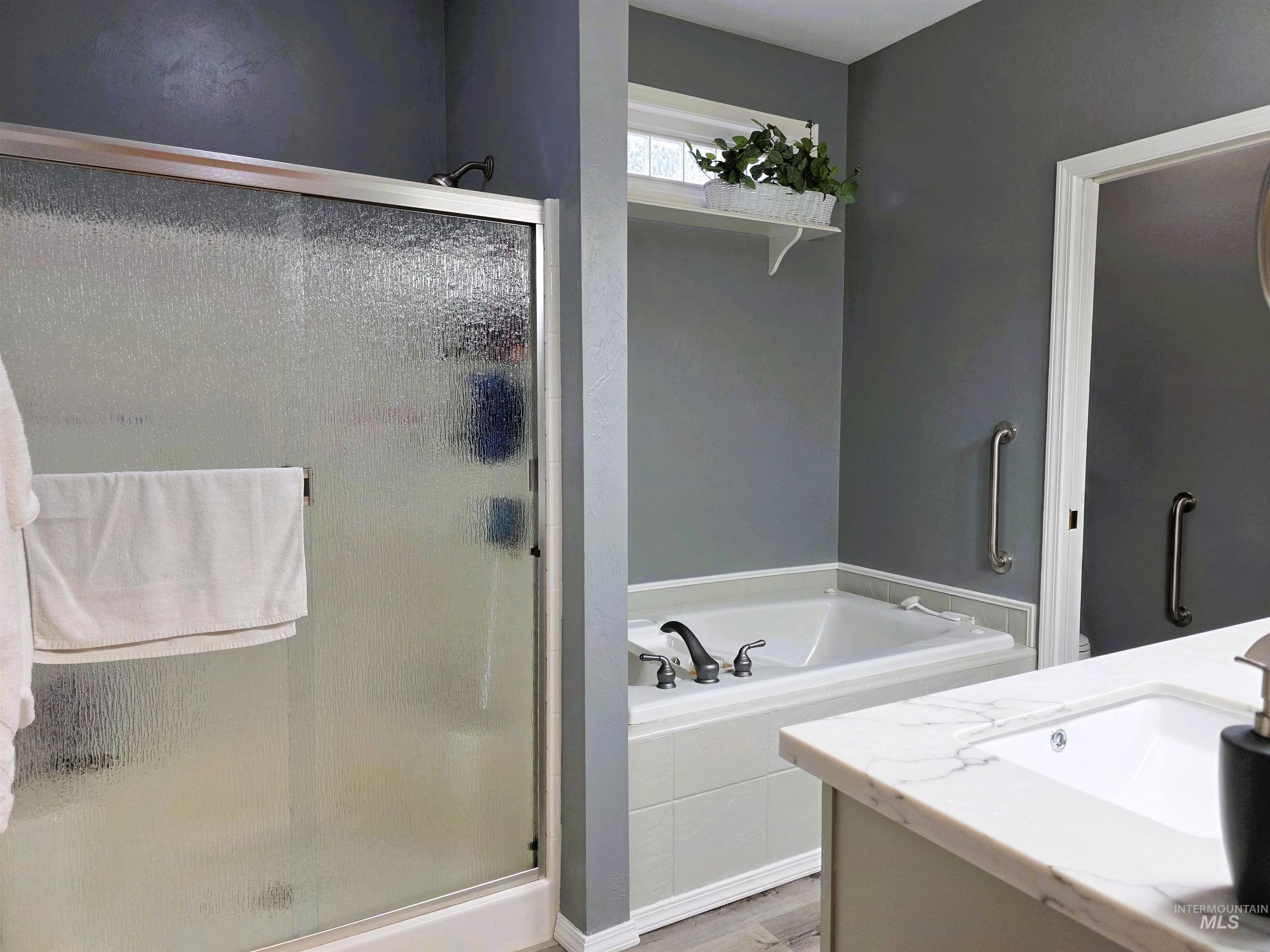 235 Los Lagos, Twin Falls, Idaho 83301-0235, 4 Bedrooms, 3 Bathrooms, Residential For Sale, Price $450,000,MLS 98987878