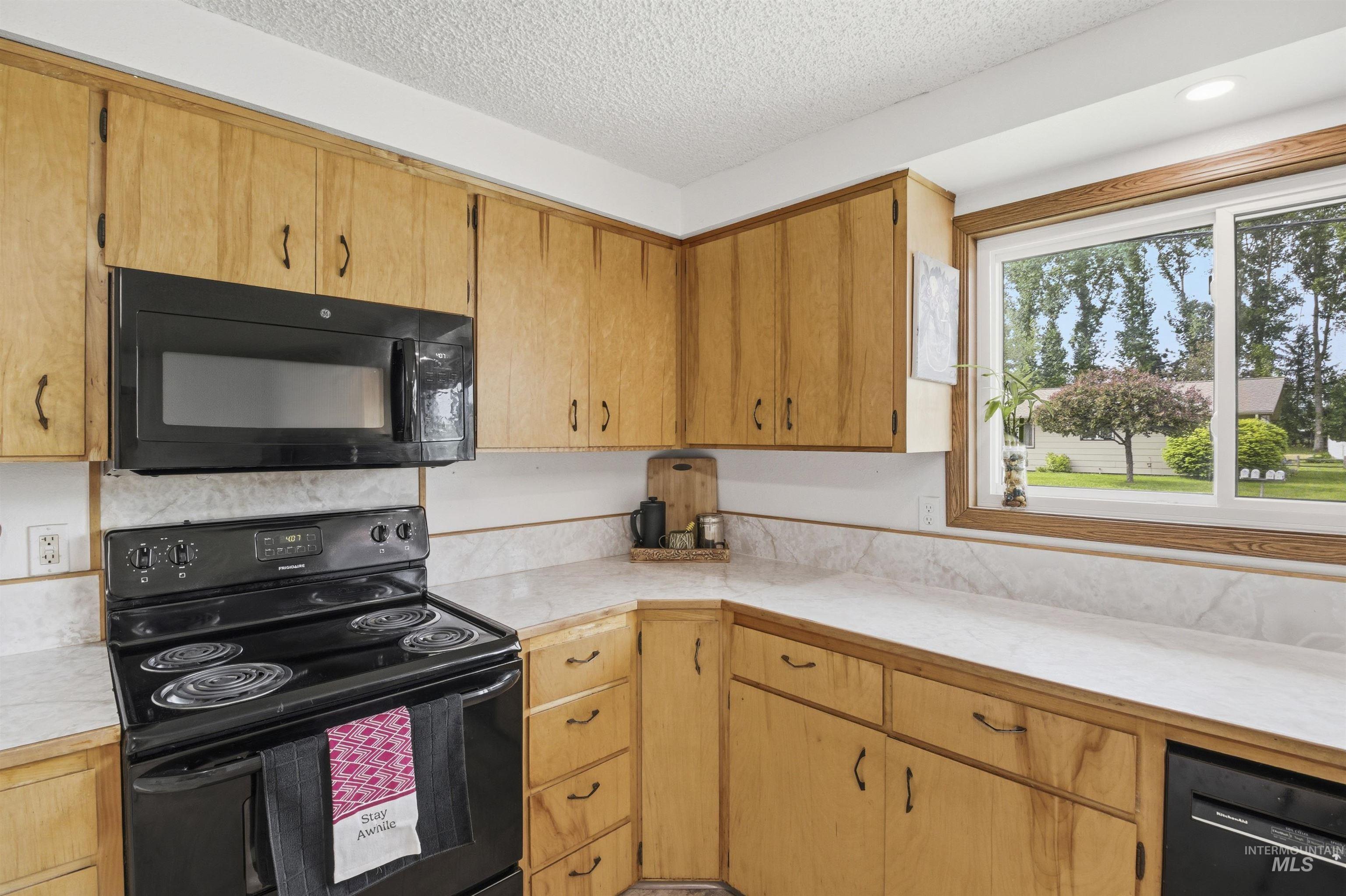 1651 Hillcrest Drive, Moscow, Idaho 83843, 3 Bedrooms, 1.5 Bathrooms, Residential For Sale, Price $409,000,MLS 98987883