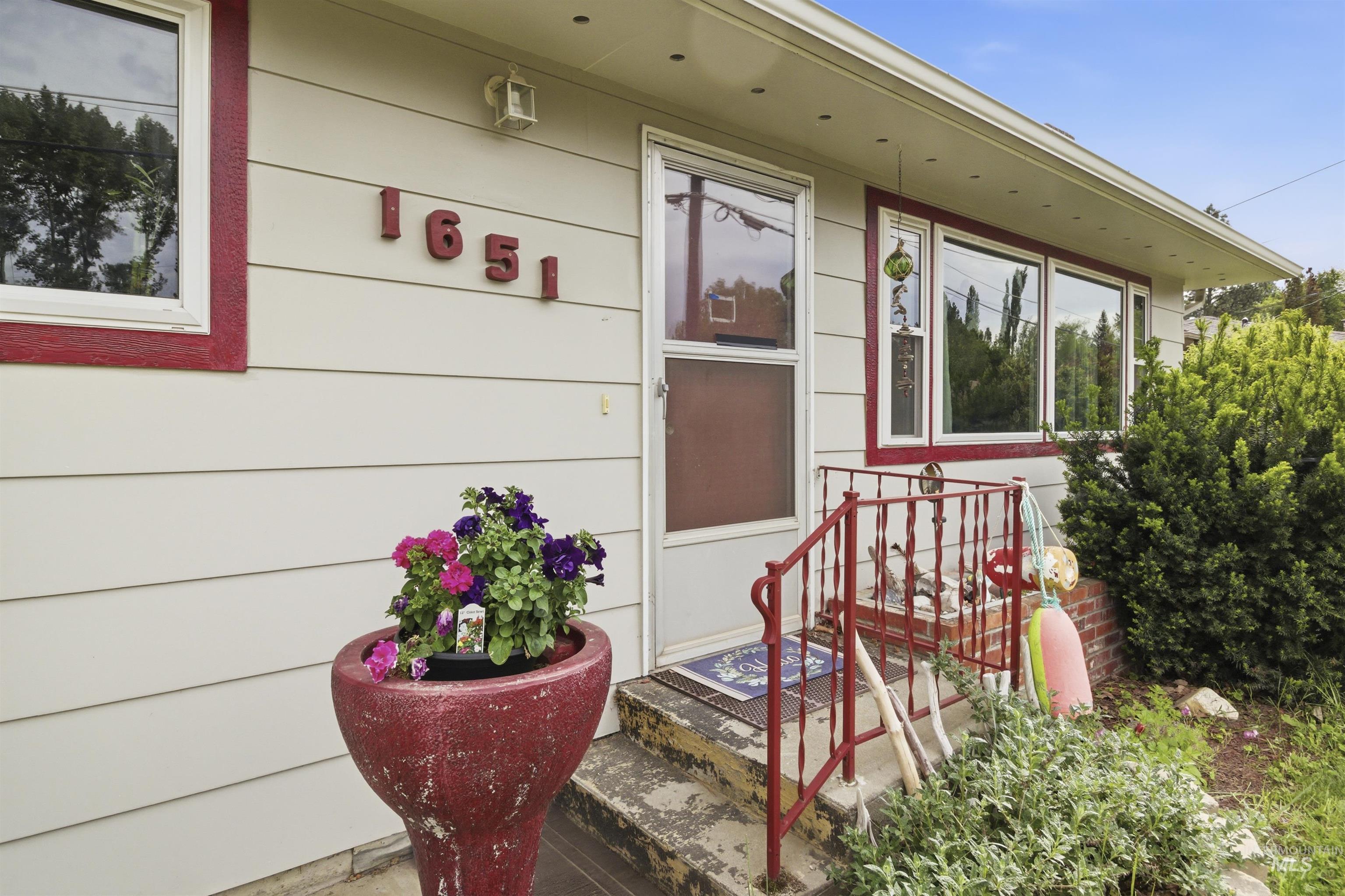 1651 Hillcrest Drive, Moscow, Idaho 83843, 3 Bedrooms, 1.5 Bathrooms, Residential For Sale, Price $409,000,MLS 98987883